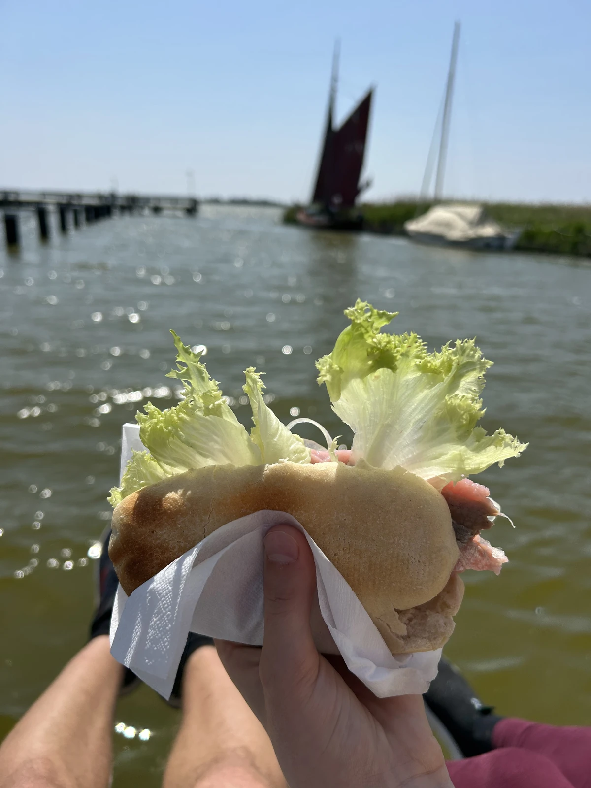 Fischbrötchen am Hafen von Wieck